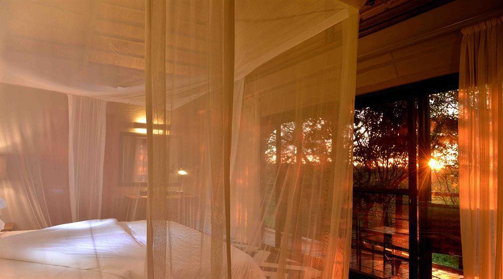 Victoria Falls Safari Suites Kültér fotó