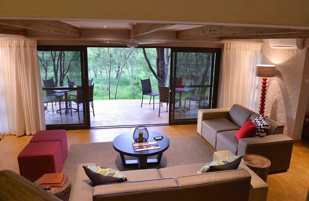 Victoria Falls Safari Suites Kültér fotó