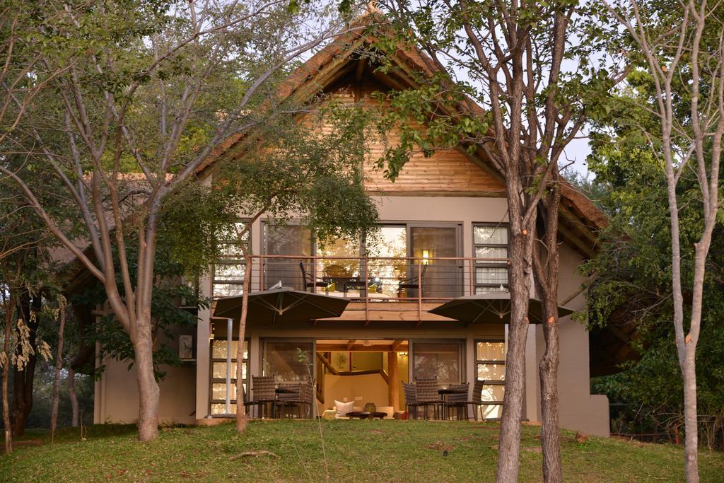 Victoria Falls Safari Suites Kültér fotó