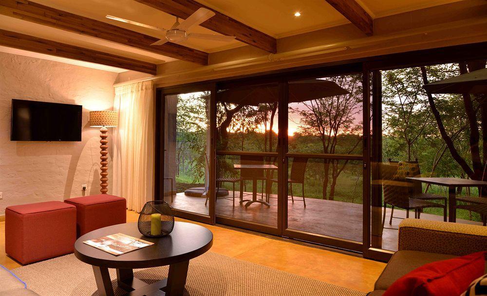 Victoria Falls Safari Suites Kültér fotó