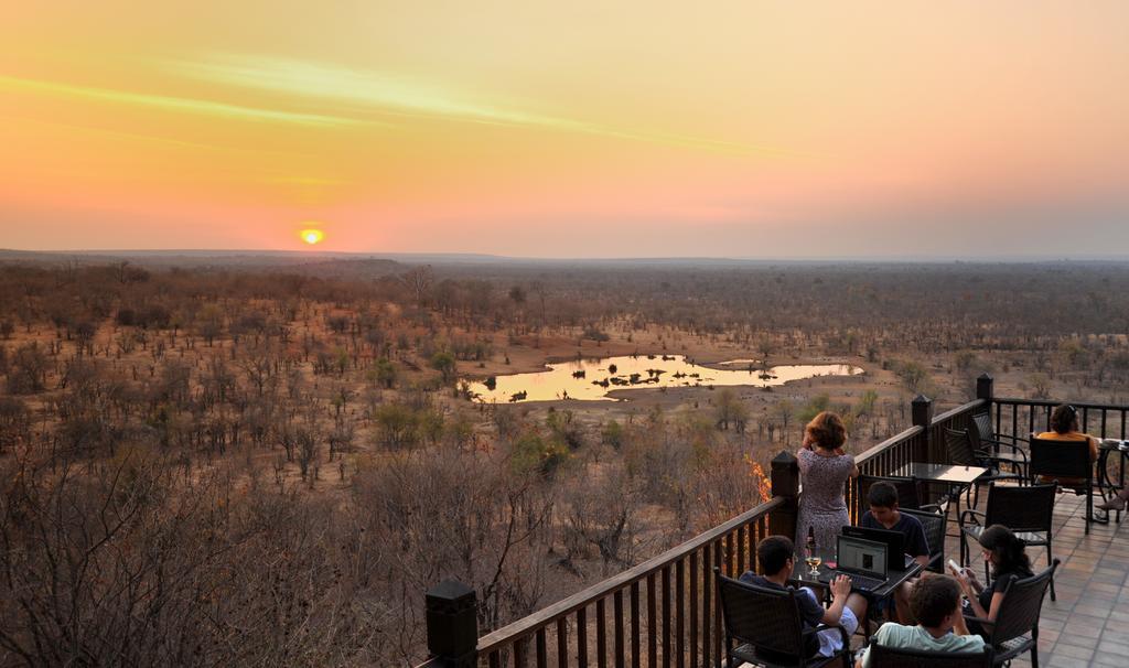 Victoria Falls Safari Suites Kültér fotó